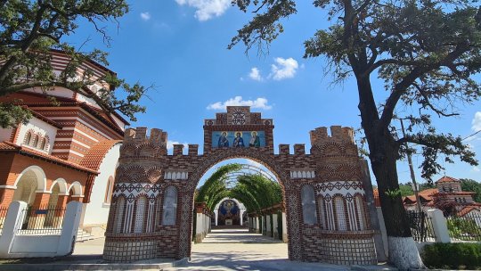 Moaştele Sfintei Împărătese Elena, aduse la Mănăstirea Pantocrator din Drăgăneşti-Vlaşca