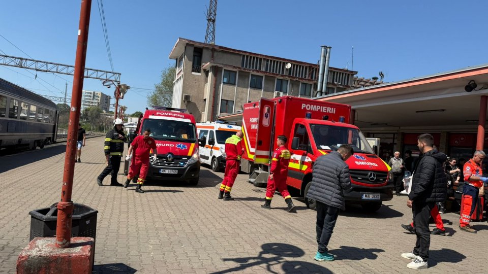 Două trenuri de pasageri s-au ciocnit în gara Constanța
