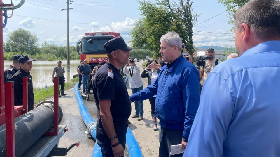 Premierul interimar Cătălin Predoiu a vizitat zonele inundate din județul Covasna