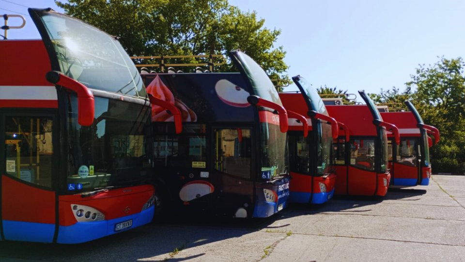Plimbări cu autobuze etajate prin Constanța și Mamaia