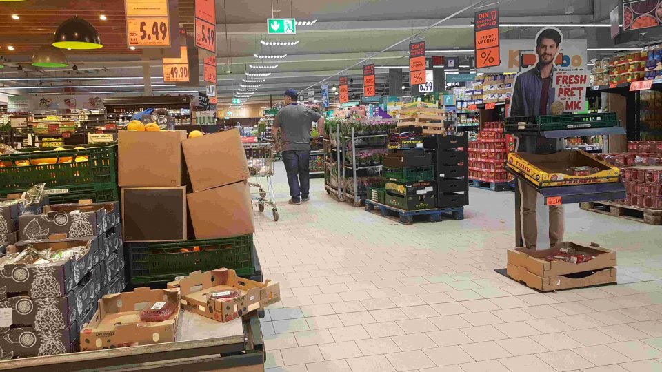 Inspectorii sanitar-veterinari au suspendat activitatea a două hipermarketuri din capitală