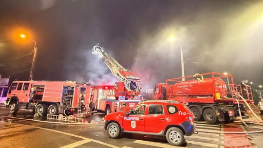 Galați: Incendiu puternic într-o zonă comercială din cartierul Micro 39