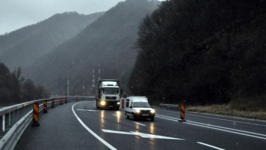 Trafic îngreunat pe DN 7 Valea Oltului din cauza unui TIR