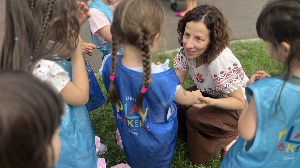 Vizită surpriză la Brașov! Un comisar, printre micuțele fotbaliste