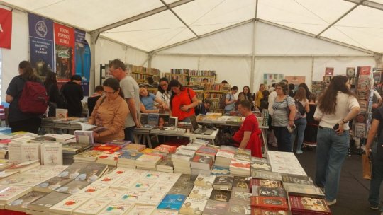 Târgul de Carte Gaudeamus Radio România, deschis în Piața Sfatului din Brașov