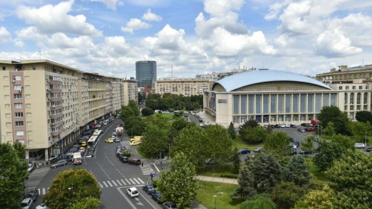 Doi din trei români spun că se descurcă financiar, dar nu prea le mai rămân bani