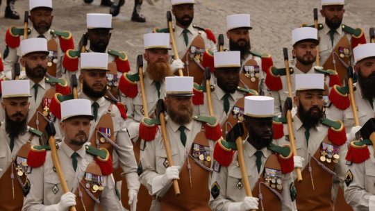 Defilare fastuoasă la Paris, de Ziua Naţională a Franţei