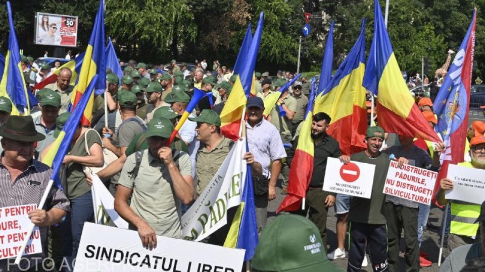 Protests by several trade unions in Victoriei Square