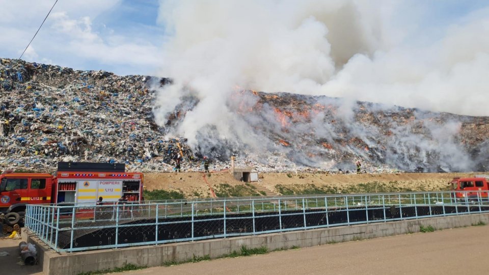 Administratori de gropi de gunoi, amendaţi pentru deficienţe în organizare