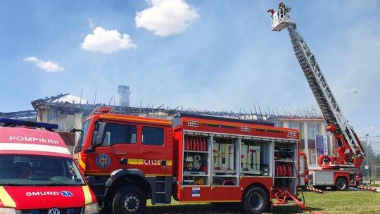 Bihor: Incendiu puternic la o societate comercială din Șinteu