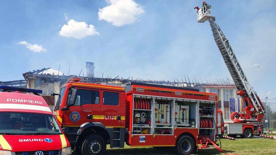 Bihor: Incendiu puternic la o societate comercială din Șinteu