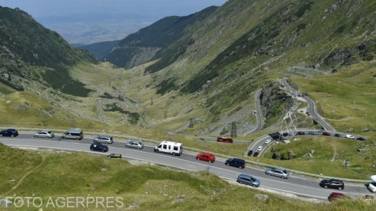 Transfăgărășanul, blocat de turiști în acest weekend