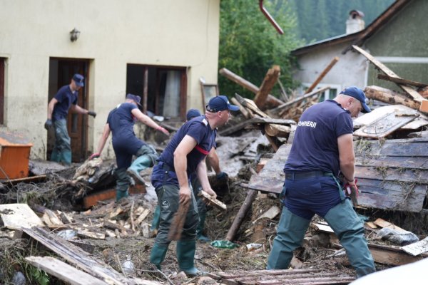 Furtună cod roșu la Bistrița și Budacu de Jos: străzi inundate și un drum național blocat