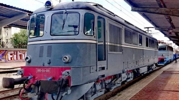 Rămași în tren până la înlocuirea locomotivei defecte
