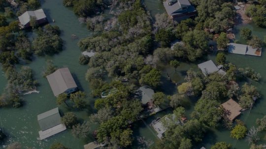 Peste 100 de victime în inundaţiile grave din Texas, SUA