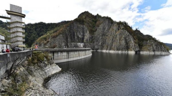 Începe golirea controlată a lacului de acumulare Vidraru pentru lucrări de modernizare