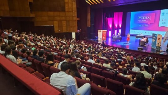 Trei tineri clujeni sunt campionii naționali la dezbateri