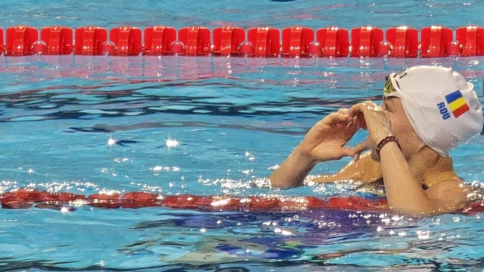 Înot: Două românce s-au calificat în finala probei de 100m spate de la Campionatele Mondiale