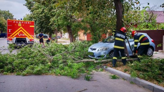 38 de localități și București, lovite de furtunile violente