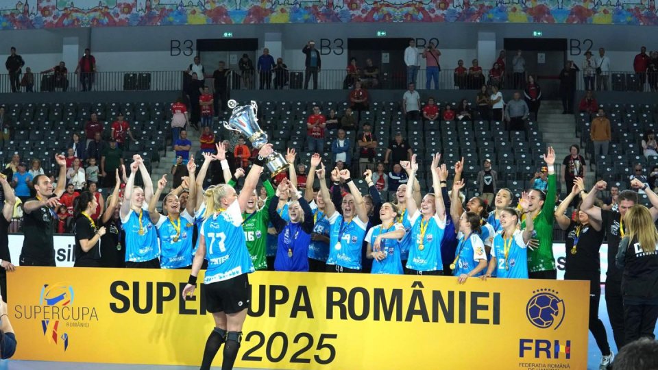 CSM București câștigă Supercupa la handbal feminin