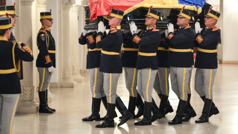Organizarea funeraliilor de stat pentru fostul preşedinte Ion Iliescu a provocat tensiuni în coaliţie