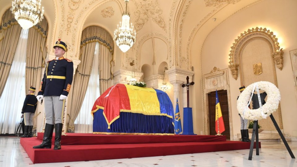 Fostul preşedinte Ion Iliescu este condus joi pe ultimul drum