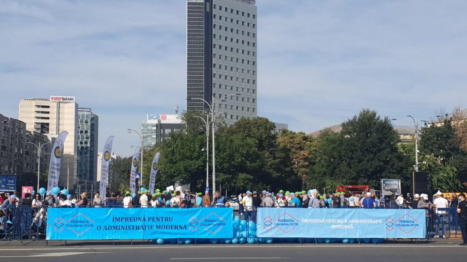Protest în capitală faţă de măsurile de reducere a personalului din administraţia publică locală