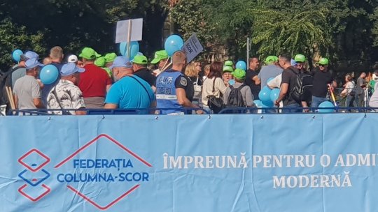 Mii de sindicalişti din administraţia publică locală participă la un protest
