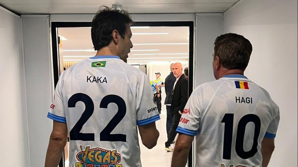 Spectacol și reușite superbe în meciul Legendelor Lumii! Gică Hagi, aproape de gol din fază fixă