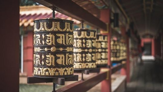 Un român, printre cei şapte călugări budişti care au murit în Sri Lanka după prăbuşirea unui funicular