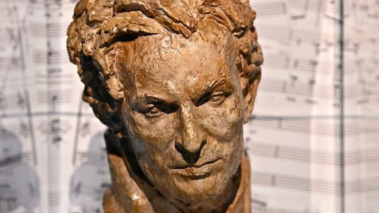 Șase expoziții Art Safari deschise în Centrul Vechi, sub egida Festivalului "George Enescu"