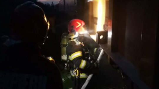 Botoşani: Incendiu la locomotiva unui tren de călători