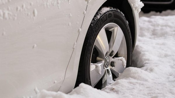 Intervenții pentru opt autoturisme blocate în zăpadă în județul Constanța