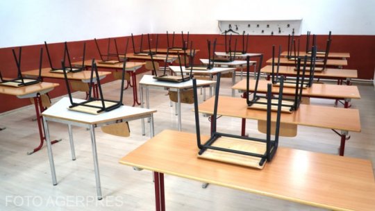 Elevul rănit de tencuiala căzută din tavan într-un liceu din Botoşani este în afara oricărui pericol