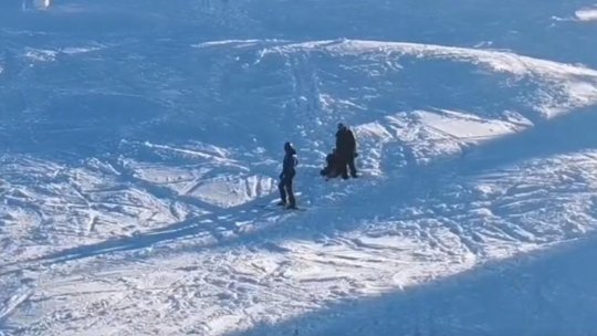 Două persoane echipate necorespunzător, coborâte de salvatorii montani de pe pârtia de schi