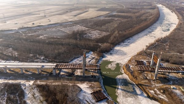 FOTO: Râul Siret, înghețat bocnă la Galați