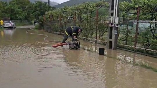 Mai multe zone din ţară au fost inundate în urma ploilor