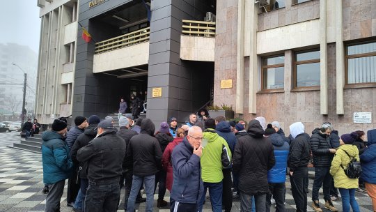 Protest al siderurgiştilor în faţa Palatului de Justiţie din Galaţi