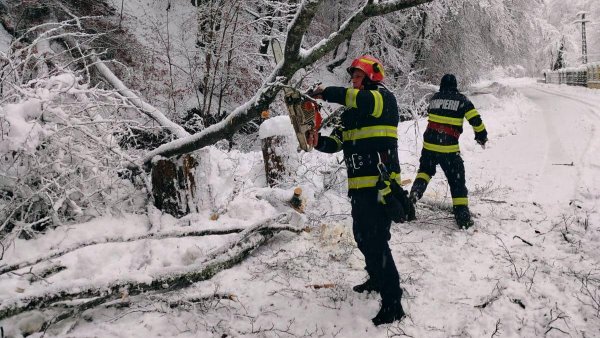Peste 20 de localităţi din Hunedoara, fără curent electric
