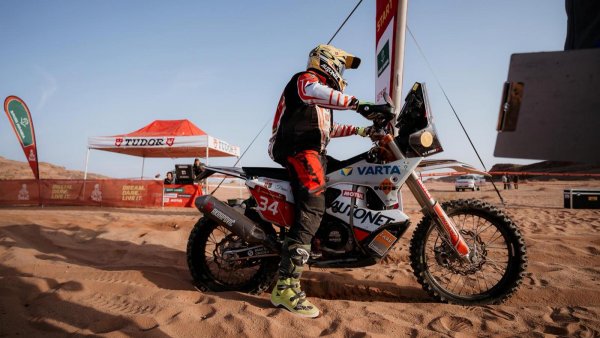 Raliul Dakar: Mani Gyenes, locul 32 în etapa a 4-a la moto. La auto, campionul en-titre a abandonat!