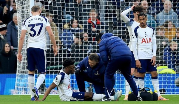 Tottenham, cu Radu Drăguşin integralist, eşec cu Newcastle, scor 1-2