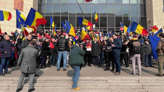 AUR Protest Against Tax Increase in Front of Bucharest Tribunal