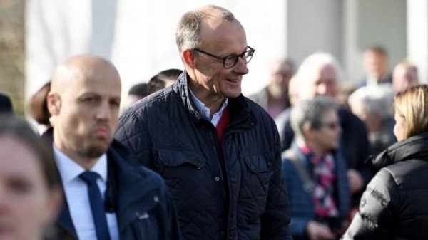 Cancelarul german vrea o Europă mai puternică, militar și politic