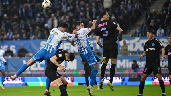 VIDEO Universitatea Craiova, lider detașat în Superligă, după victoria cu FCSB