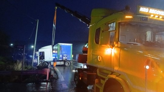 Un TIR derapat a blocat traficul pe DN7