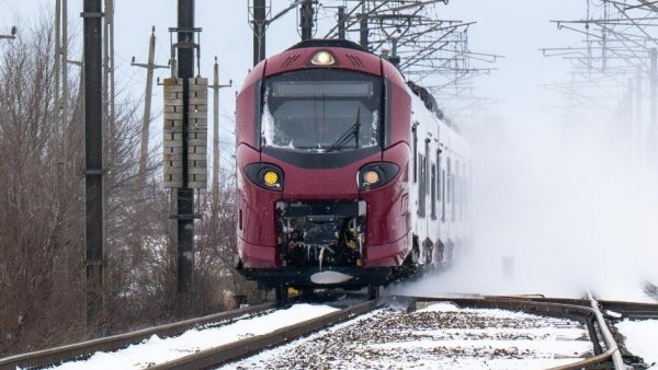 CFR Călători a anulat 58 de trenuri din cauza ninsorilor
