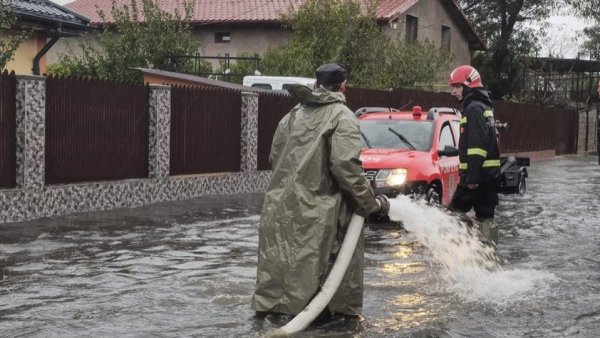 Evacuări preventive în Costești, județul Argeș