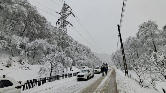 Locuințe fără curent electric și școli închise