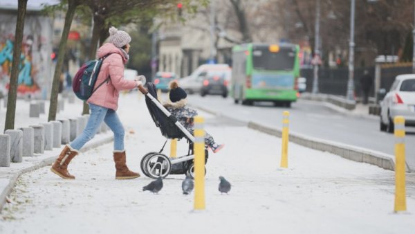 Începând de vineri dimineaţa, din nou, viscol şi vreme rece, în întreaga ţară