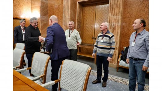 Angajați ai Complexului Energetic Oltenia au protestat în Piața Victoriei din București